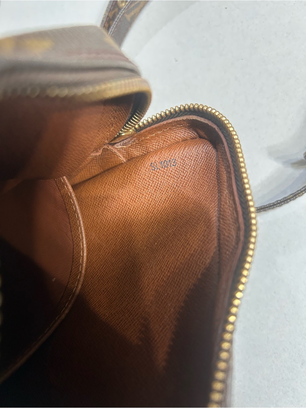 Authentic Louis Vuitton Brown Monogram Crossbody Bag with flaw - Picture 10 of 16